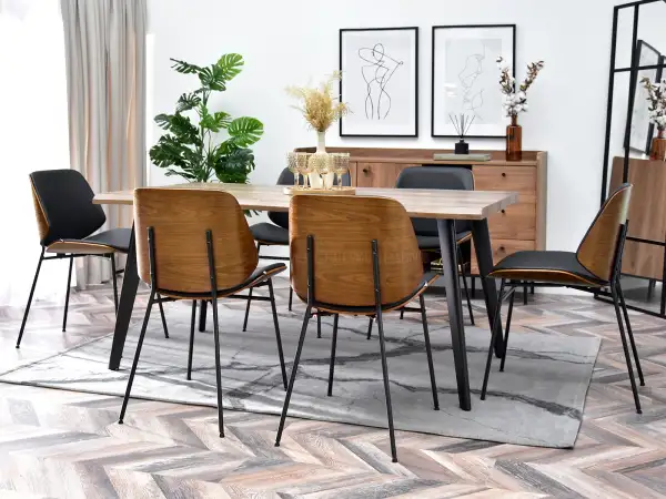 Wygodne krzesło z drewna tapicerowane czarną skórą ekologiczną - praktyczny mebel do jadalni
